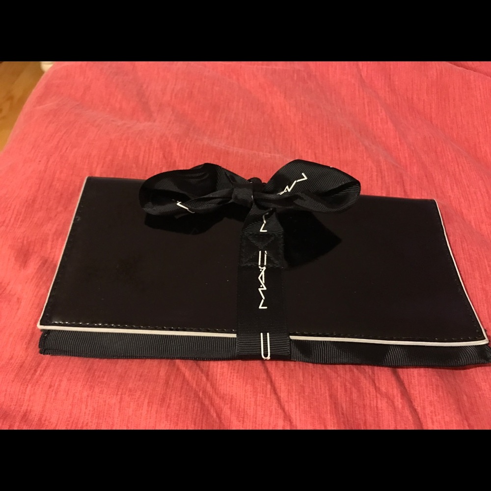 MAC Cosmetics Makeup Brush Travel Holder